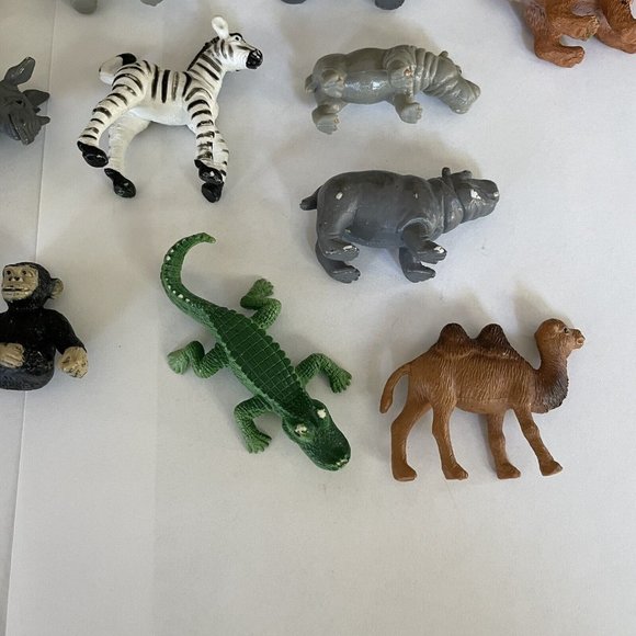 Safari Ltd Lot of 15 Wild Animals - Giraffe Zebra Hippo Chimp Ape Alligator - Picture 4 of 8